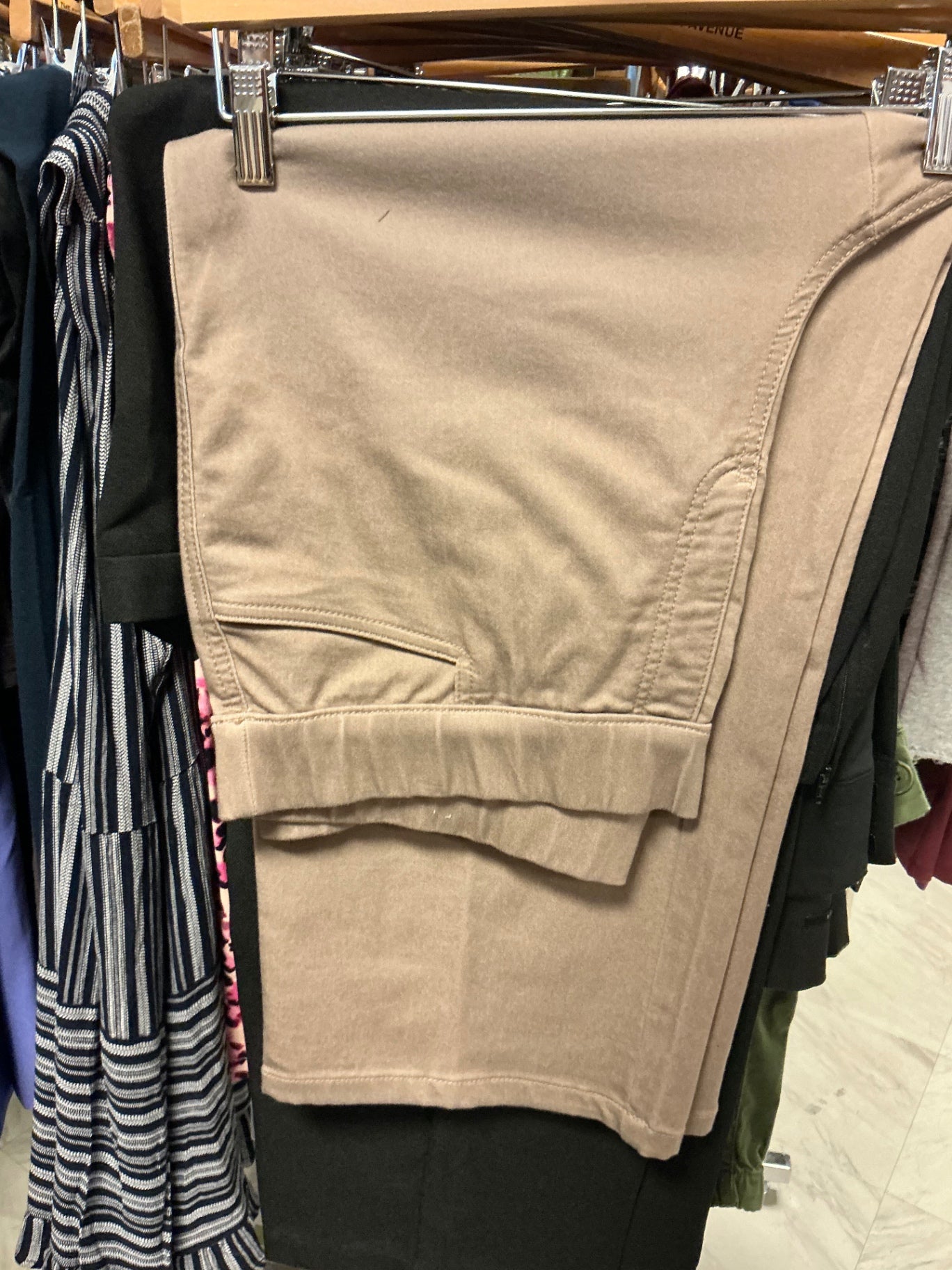 Intro Love the Fit Stretch Capri 14 Beige
