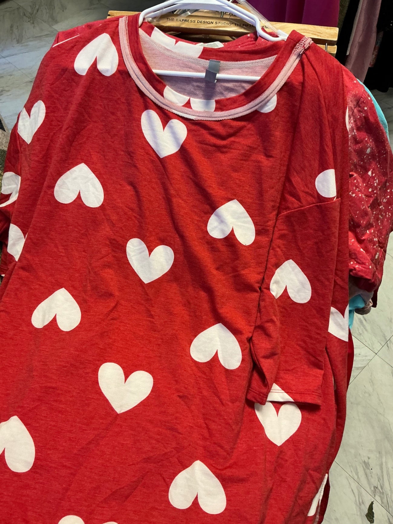 Honeyme Curvy T-Shirt XXXL Red w/ white hearts