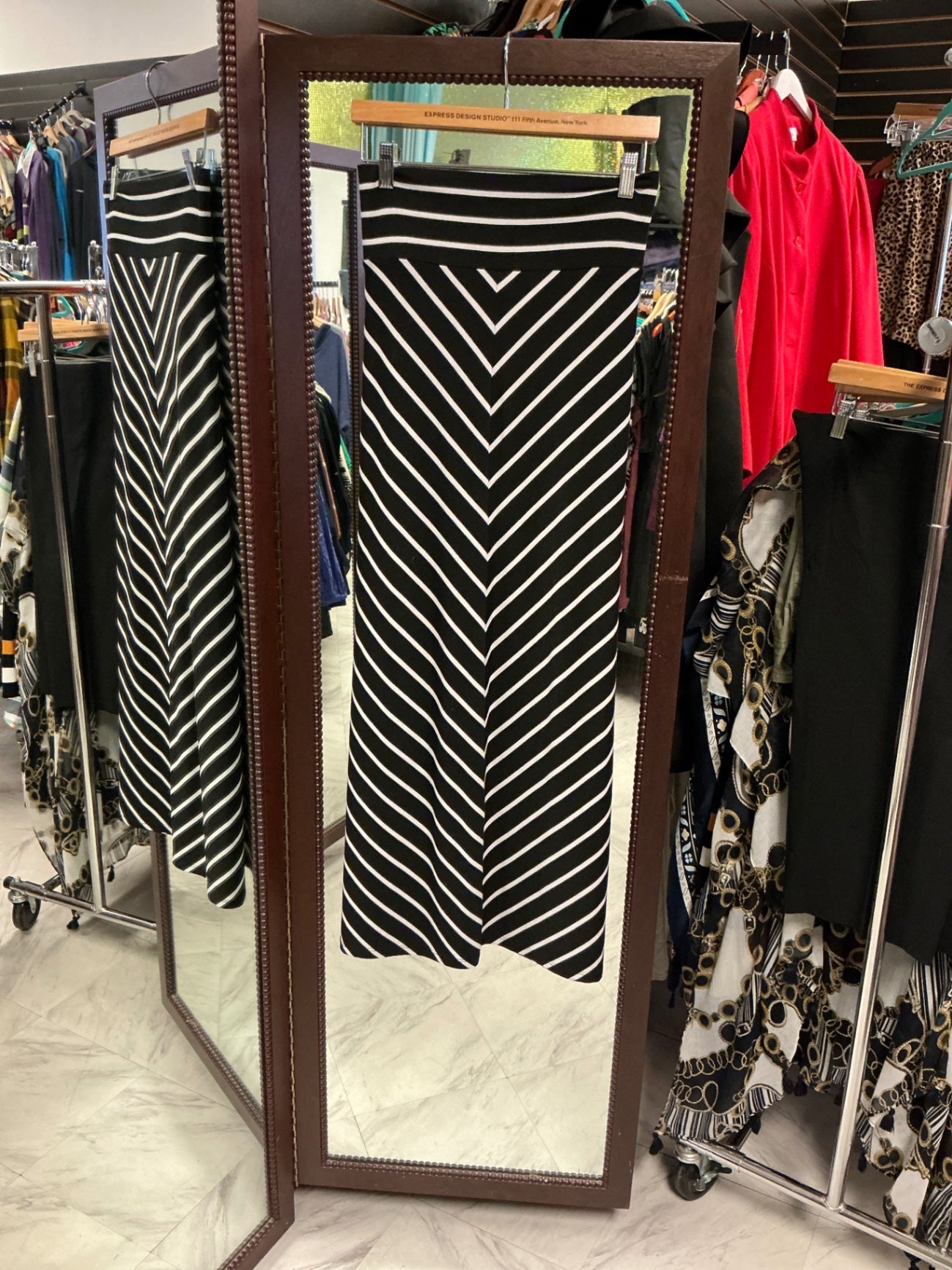 Faded Glory Skirt 2X Black and White