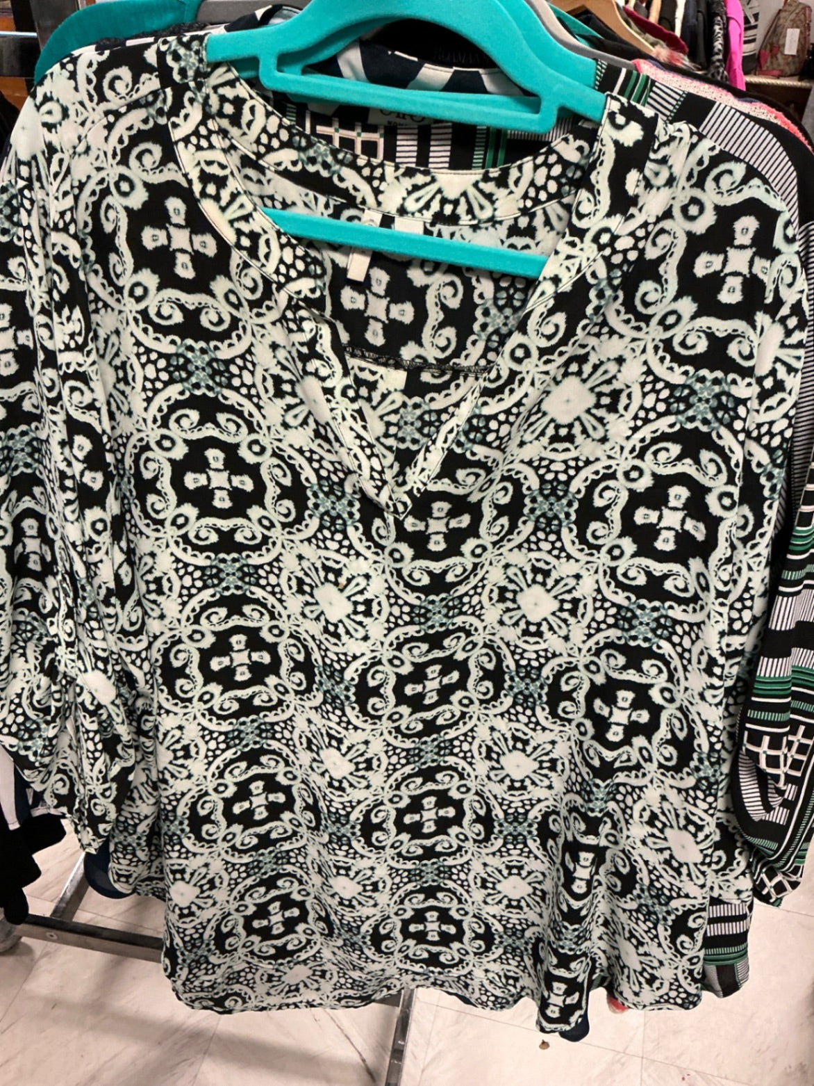 EST. 1946 Blouse 26/28 Black and White