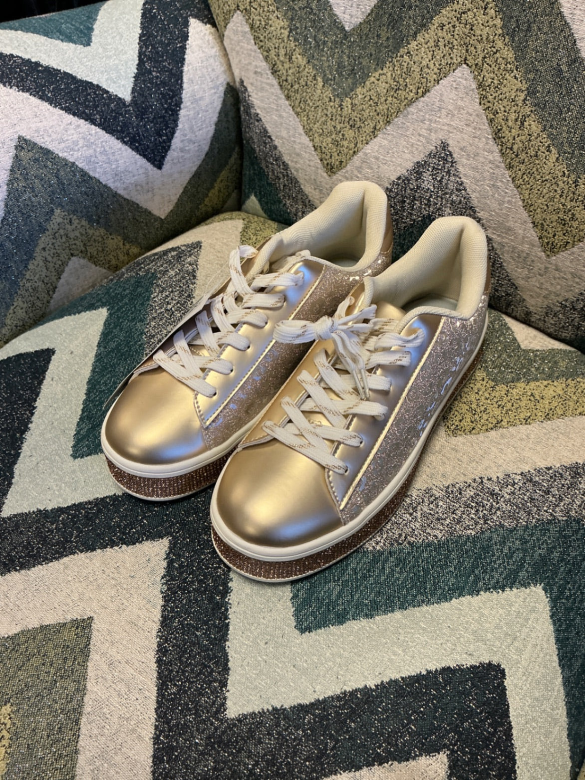 Uubaris Sneakers Gold NWT