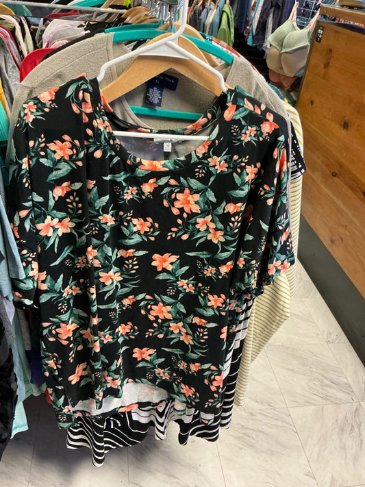 Erika & Co Blouse 3XL Black with floral print