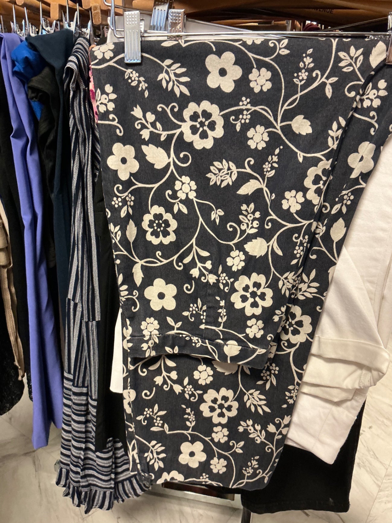 Marsh Landing Stretch Capri 12 Black and White