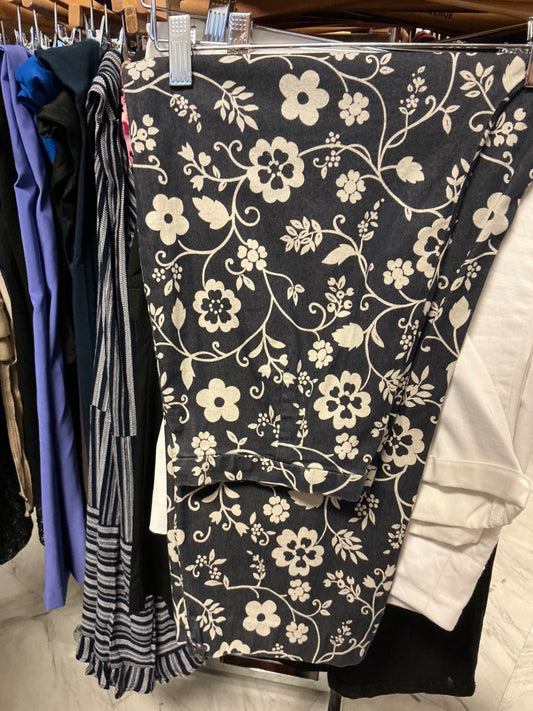 Marsh Landing Stretch Capri 12 Black and White