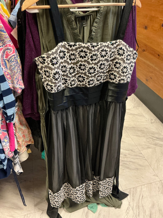 R&M Richards Dress 16 Black and White
