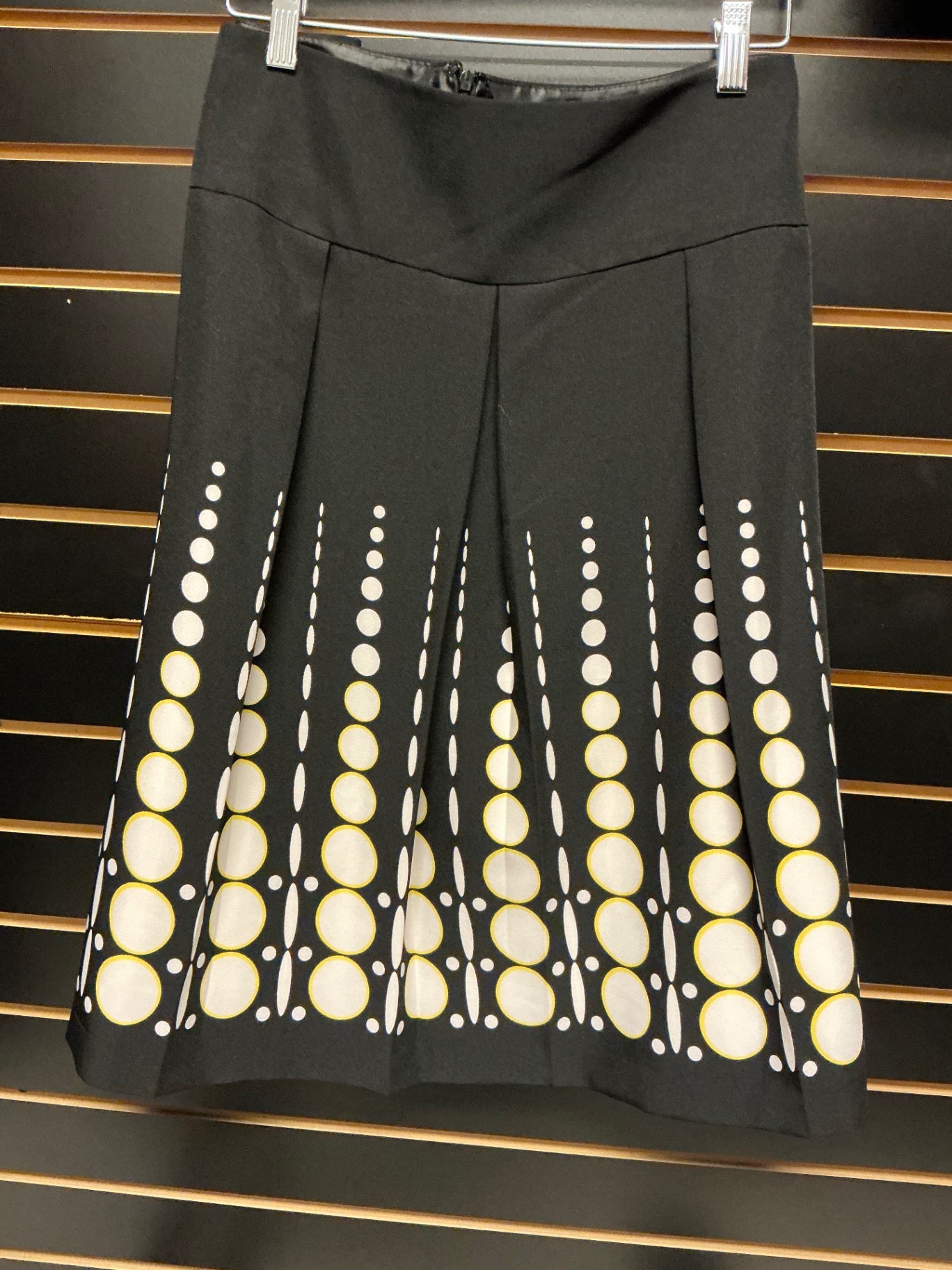Unknown Skirt 16 Black with white and yellow patterns