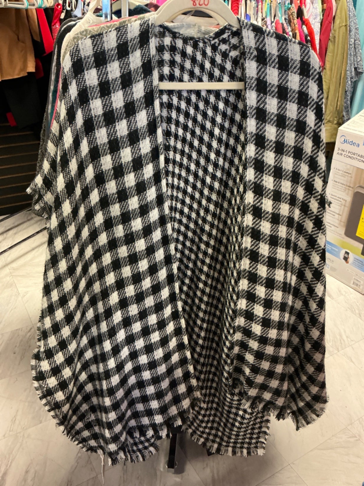 Poncho O/S Black and White