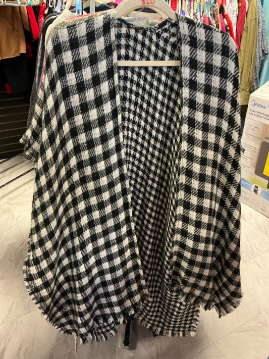 Poncho O/S Black and White