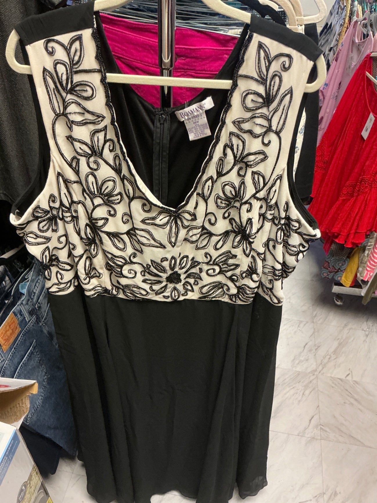 Romans Dress 26W Black and White