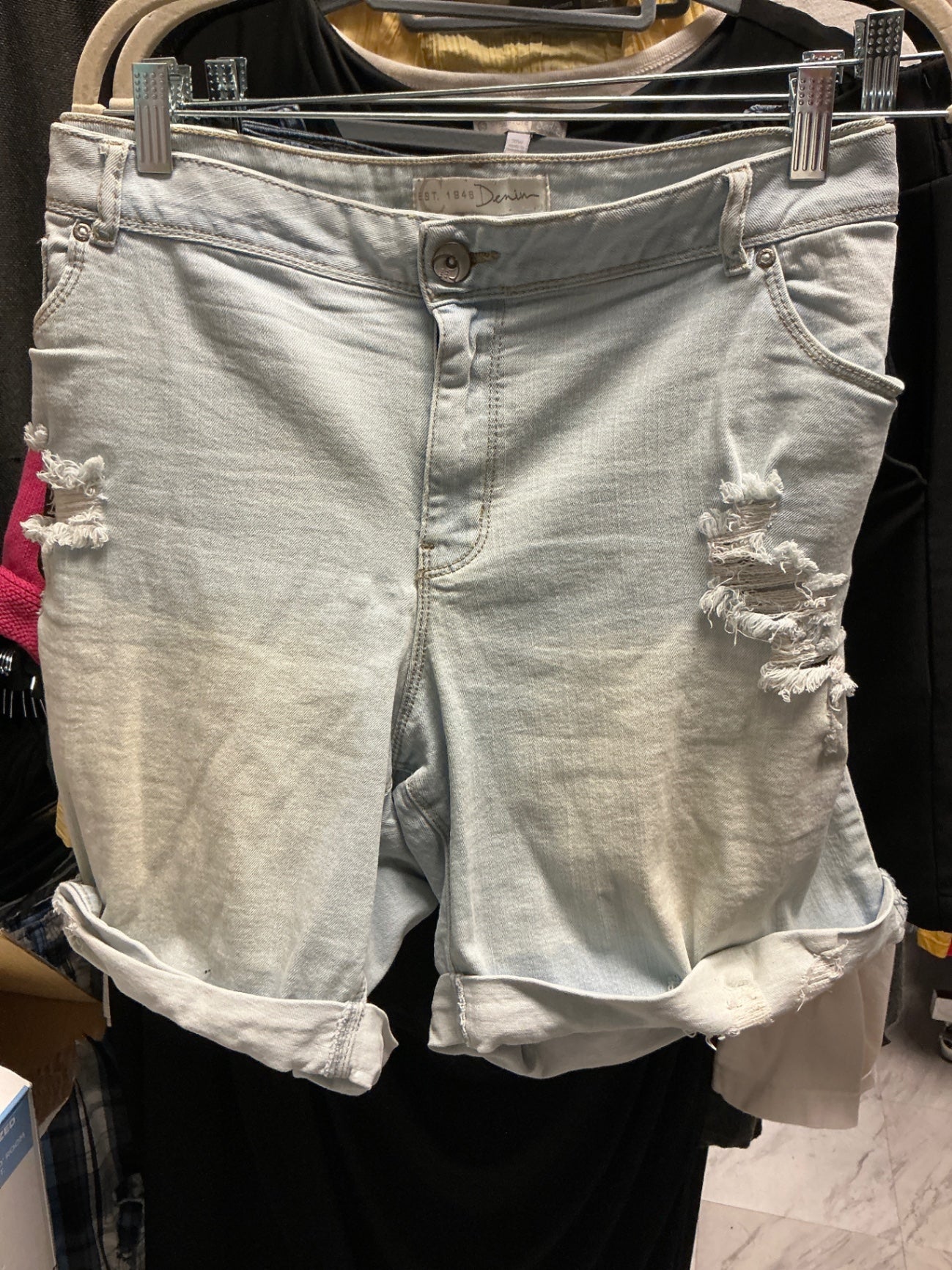 EST. 1946 Shorts 24 Light Blue