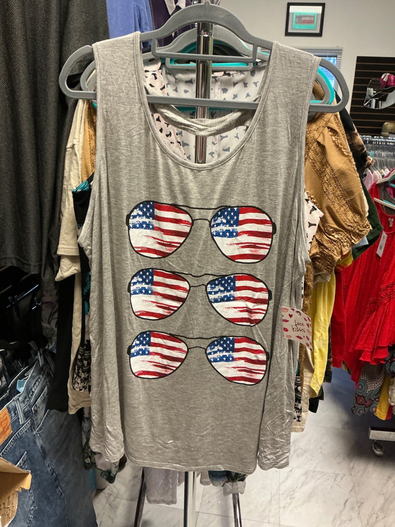 Free Kisses Tank Top 2X Gray NWT