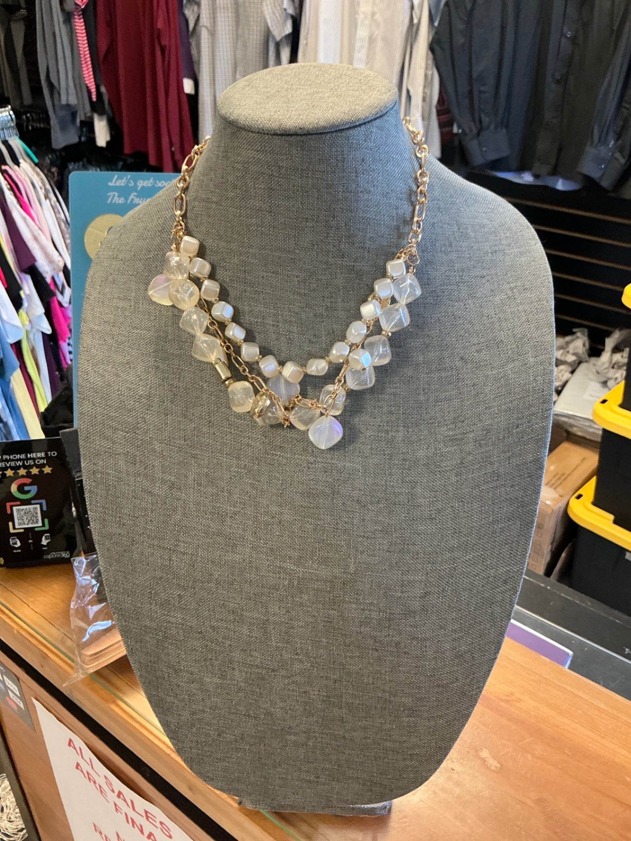 Necklace - Clear/White -