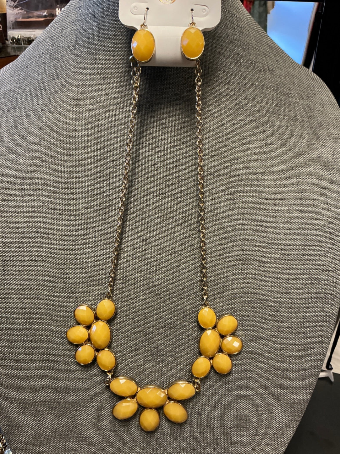 Necklace w/ Earrings - Yellow & Gold -