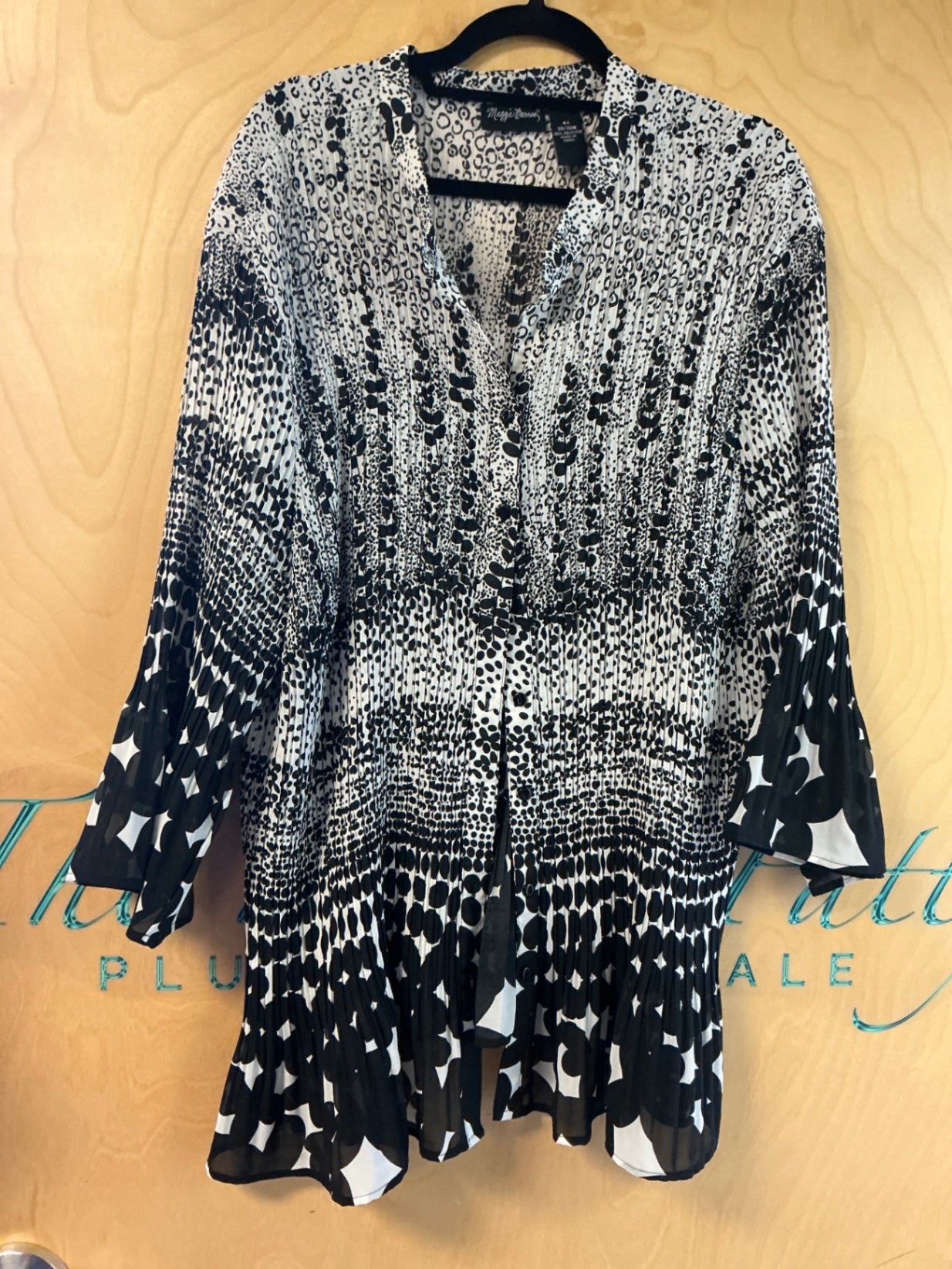 Maggie Barnes Blouse - Black and white - 4X