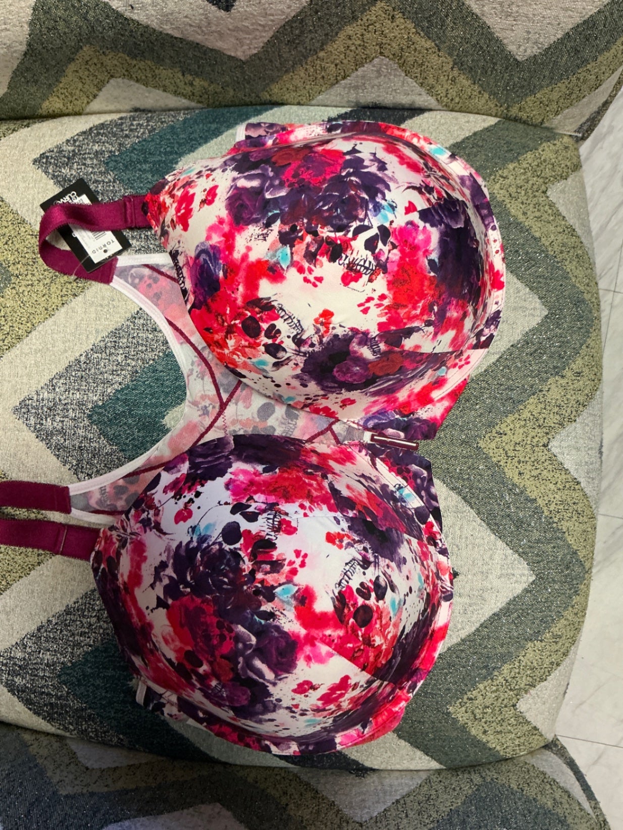 Torrid Lightly Lined T-Shirt Front Close Bra - Multicolor (primarily pink, purple, red, and white) - 44H NWT