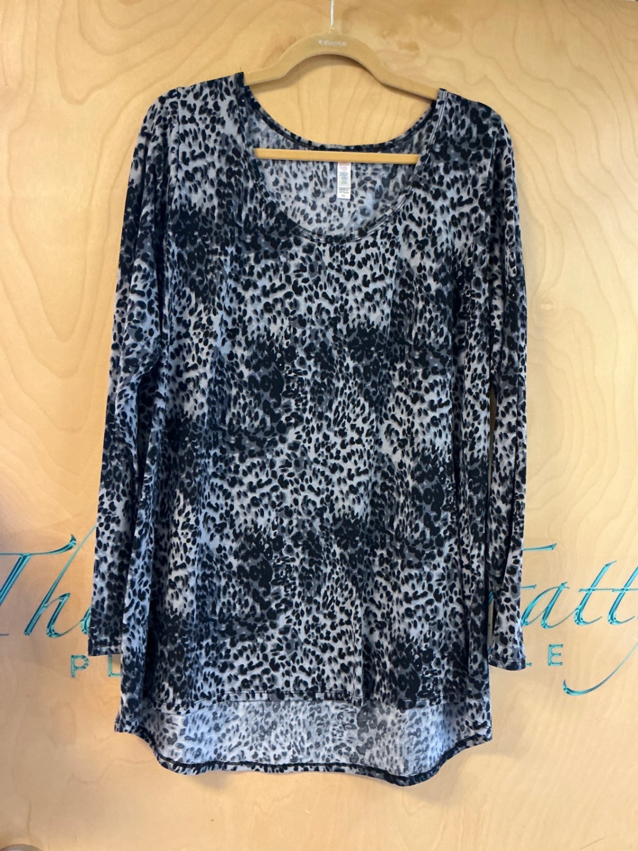 LuLaRoe Long Sleeve T-Shirt - Leopard Print - 2XL