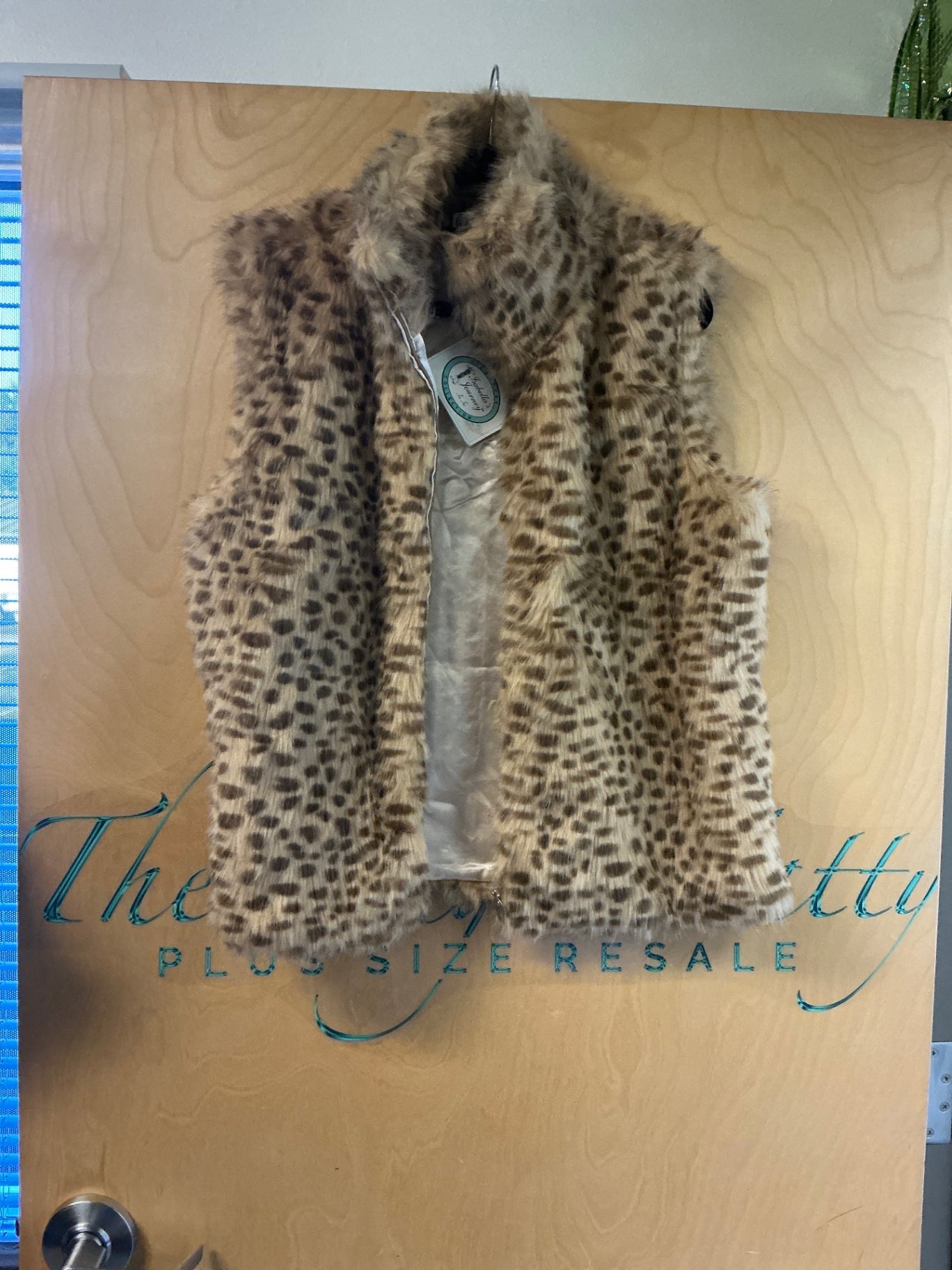 Isabella’s Journey Faux Fur Vest - Leopard Print - XXL NWT
