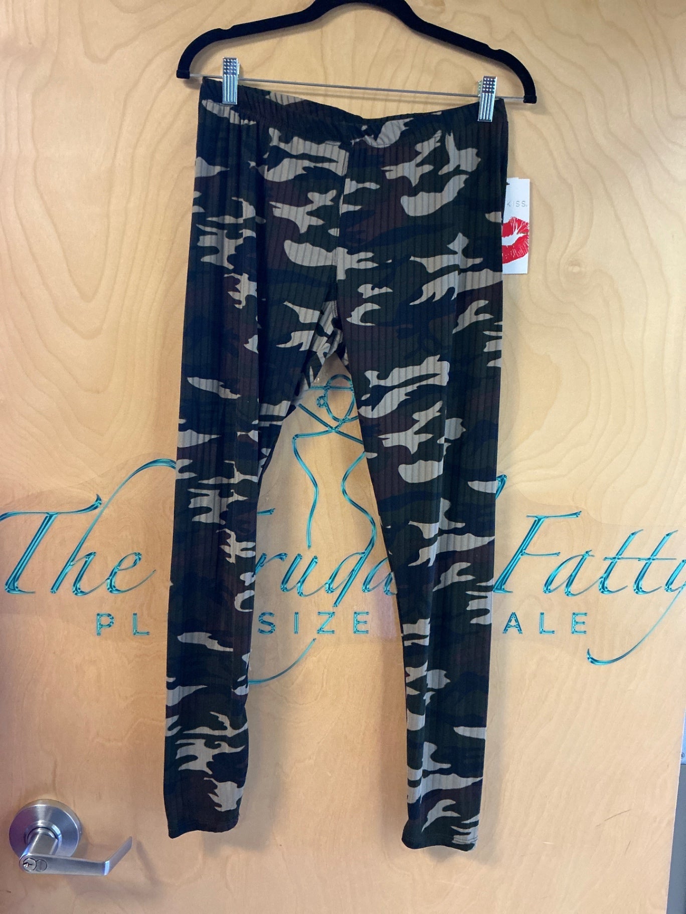 Hot Kiss Leggings - Black and Gray Camouflage - XL NWT